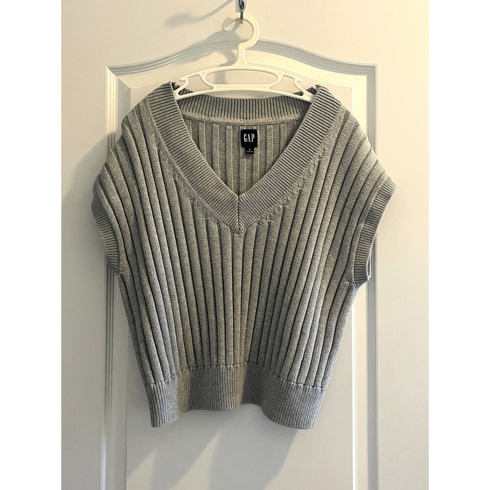 Gap oversized Cabled Sweater Vest